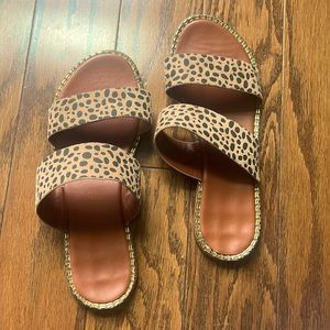 Super cute sandals that fit like a glove